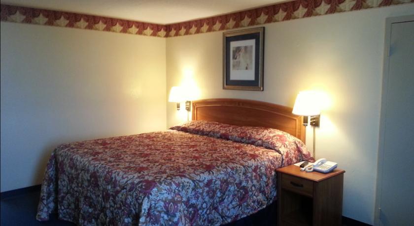 California Palms Hotel And Suites Austintown Habitación foto